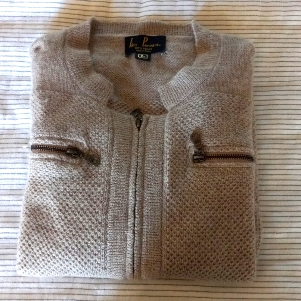 Leo pressing sweater size l
